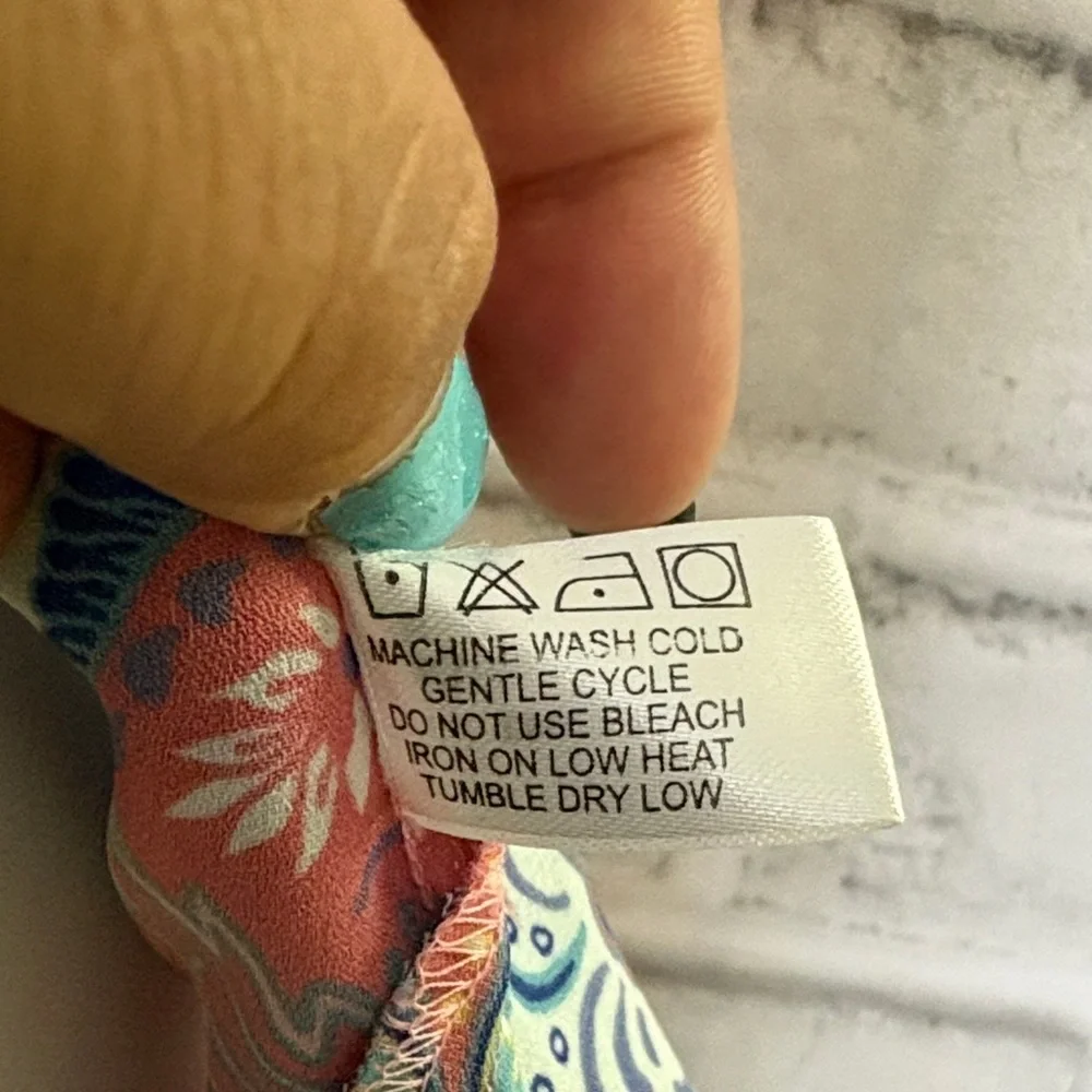 Violet + Claire V-Neck Sleeveless Top Pink Blue White Paisley Floral Sz small - Picture 4 of 7